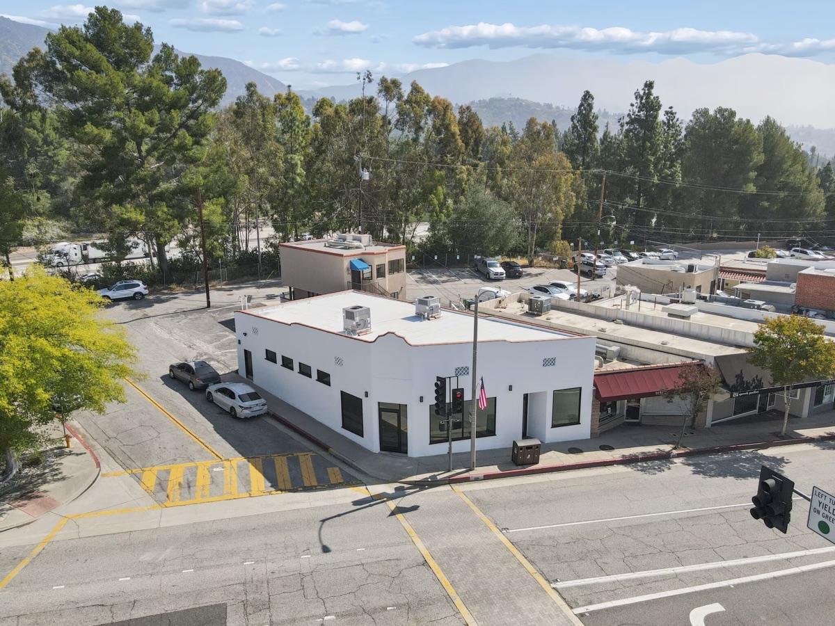 1129 Foothill Blvd, La Cañada Flintridge, CA