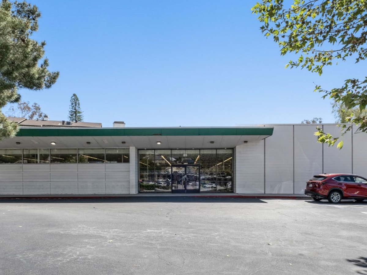 2160 Foothill Blvd, La Cañada Flintridge, CA